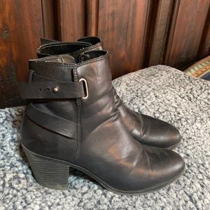 Used Sz 10 black high heel booties